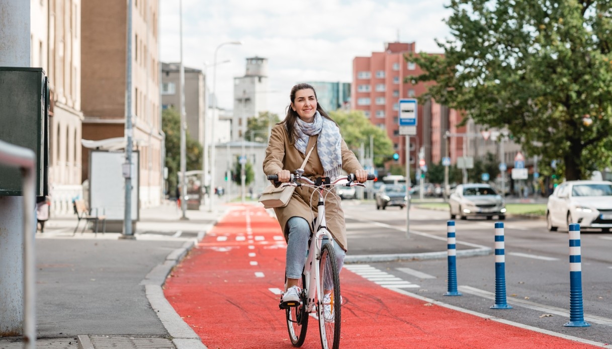 Wo Fahrräder bei Vorhandensein eines Radwegs zirkulieren müssen