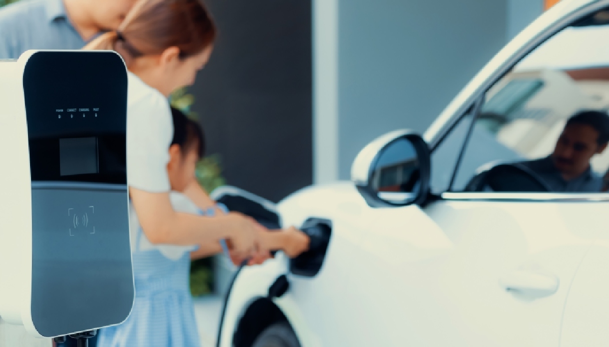 Ricarica rapida o lenta, cosa influisce davvero sulla batteria dell’EV