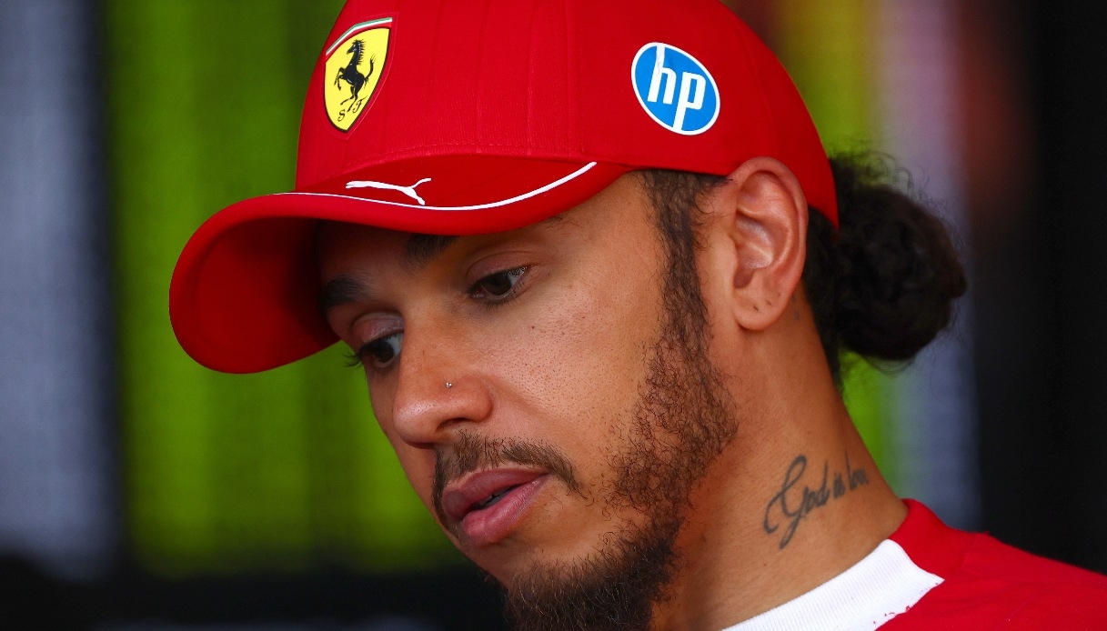 Ferrari op een kruispunt, Hamilton onder vuur: erin of eruit