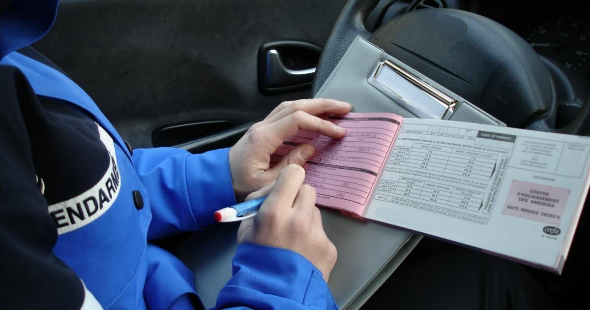 Si vas conduciendo, te das cuenta de que hay un error en tu multa de tráfico: ¿puedes conseguir que la cancelen?