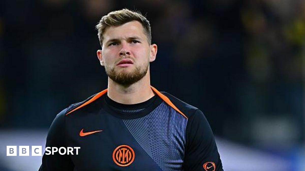 Man dies after wheelchair hits car driven by keeper