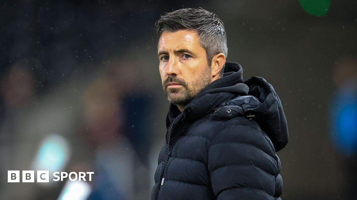 'Encontrarei uma solução' - disse o técnico do Swansea, Sheehan.