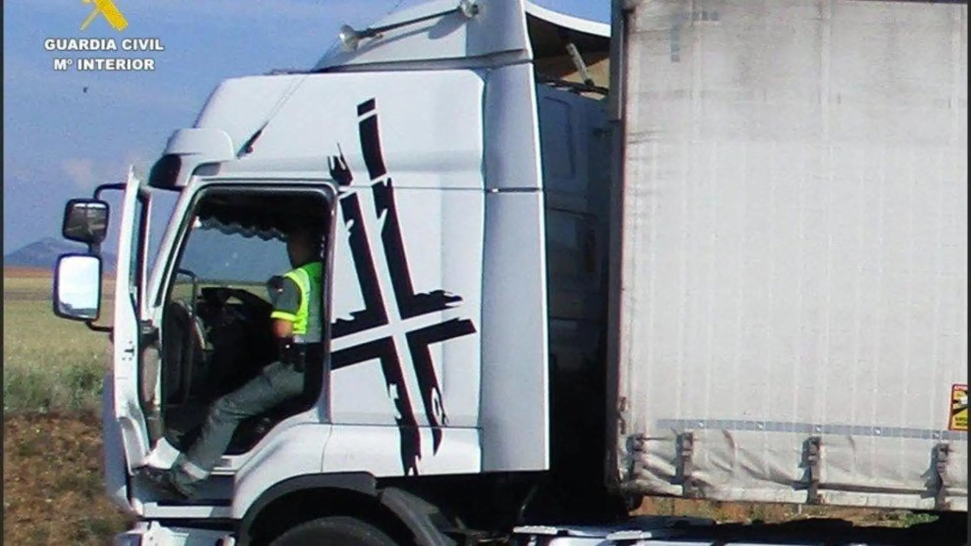 Un camionero "revienta" el alcoholímetro de la Guardia Civil en Castilla y León