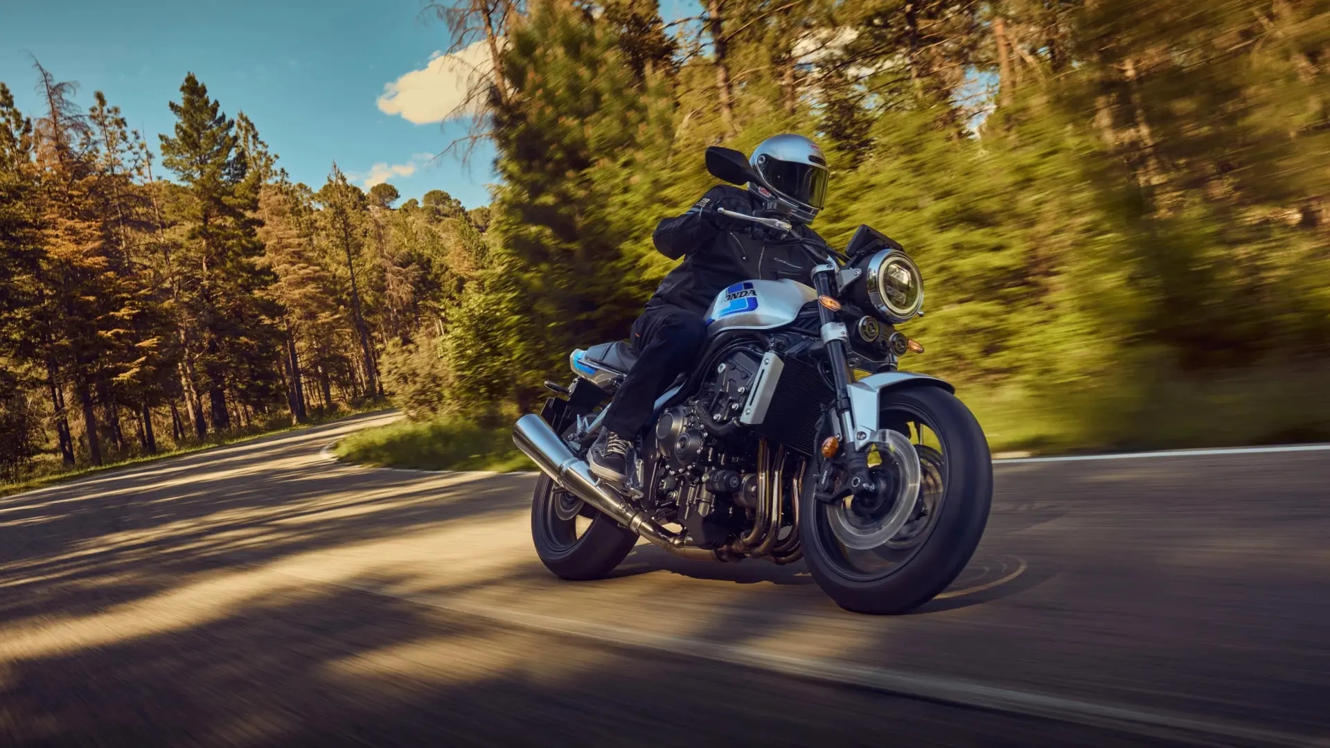 Honda fa rivivere gli iconici anni '80 con la nuova CB1000F 2026: stile retrò e tecnologia avanzata