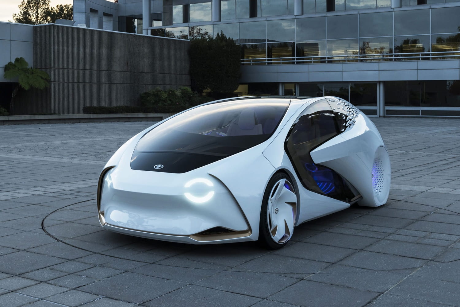 Toyota va lancer la première voiture électrique dotée d'une batterie solide et d'une charge ultra-rapide