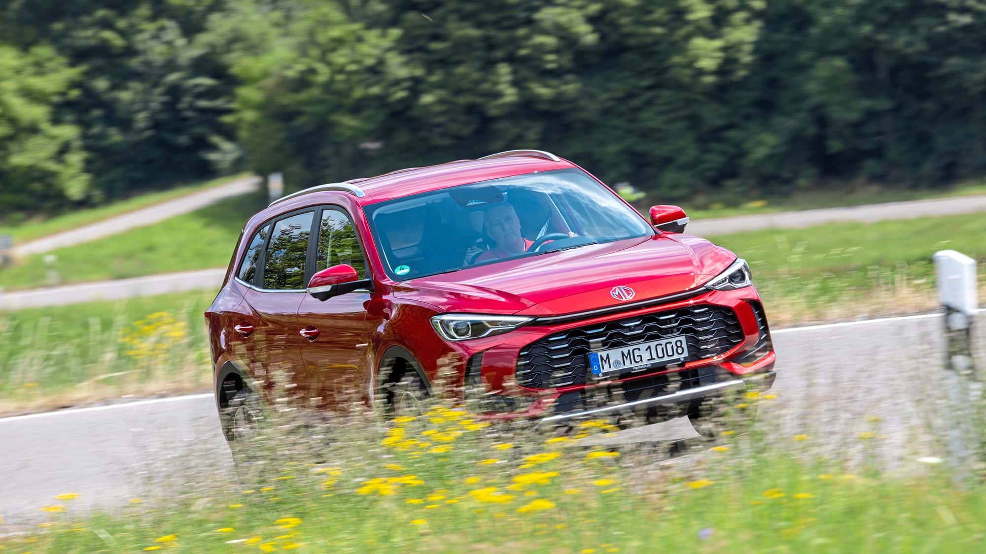 Обзор MG ZS Hybrid+: когда топливная экономичность становится дорогой
