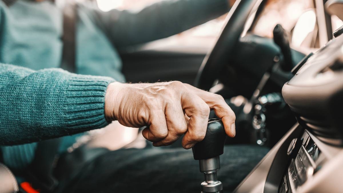 ¿Son las personas mayores peores conductores? Un informe claro revela