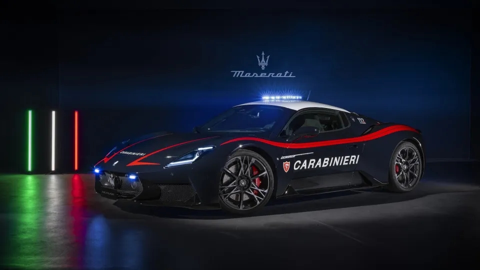 Polícia italiana recebe Alfa Romeo e Maserati para missão de salvar vidas