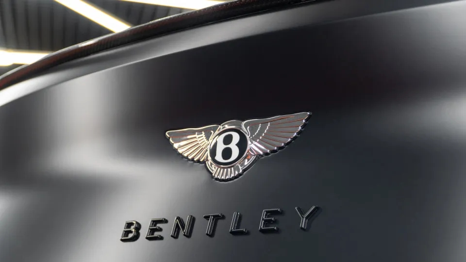Bentley обновляет планы и продлевает «жизнь» двигателей внутреннего сгорания.