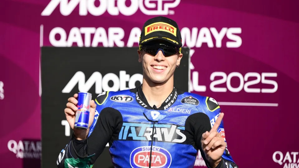 Diogo Moreira verzekert zich van poleposition met zijn vizier op de Moto2-titel.