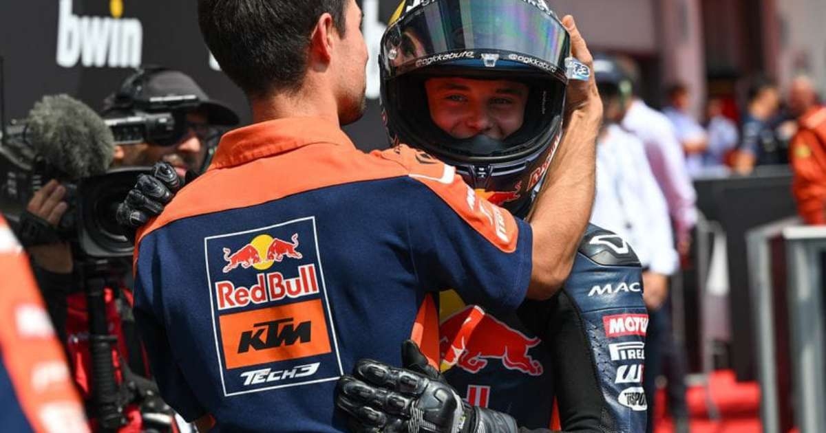 Moto3: Valentin Perrone geeft een exclusief interview aan Parabólica. Bekijk het hier: