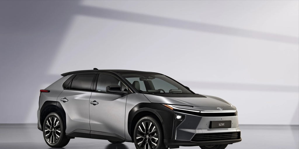 Toyota se mantiene como líder de ventas mundial al cerrar su semestre