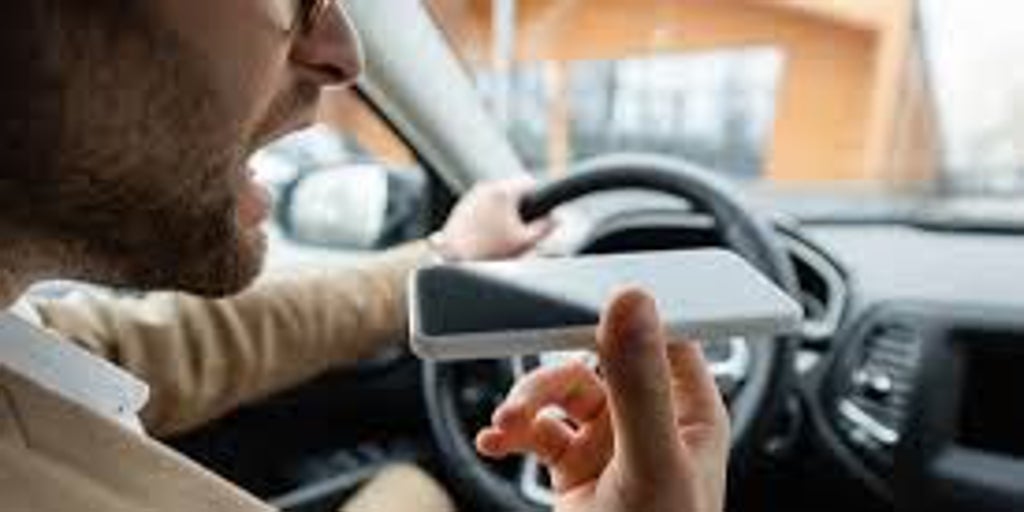 Ablenkung beim Autofahren: Das Handy ist Hauptursache für tödliche Unfälle