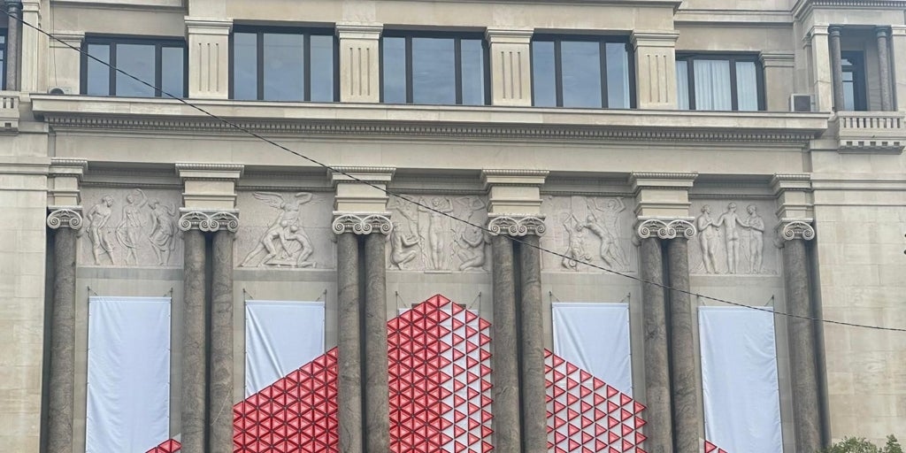 O Círculo de Bellas Artes exibe o adeus aos triângulos de advertência.