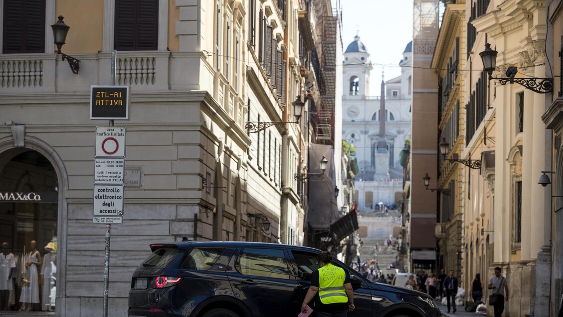 В Риме нет запрета на движение дизельных транспортных средств стандартов Евро 4 и 5, регион вводит новую зону ограничения движения.