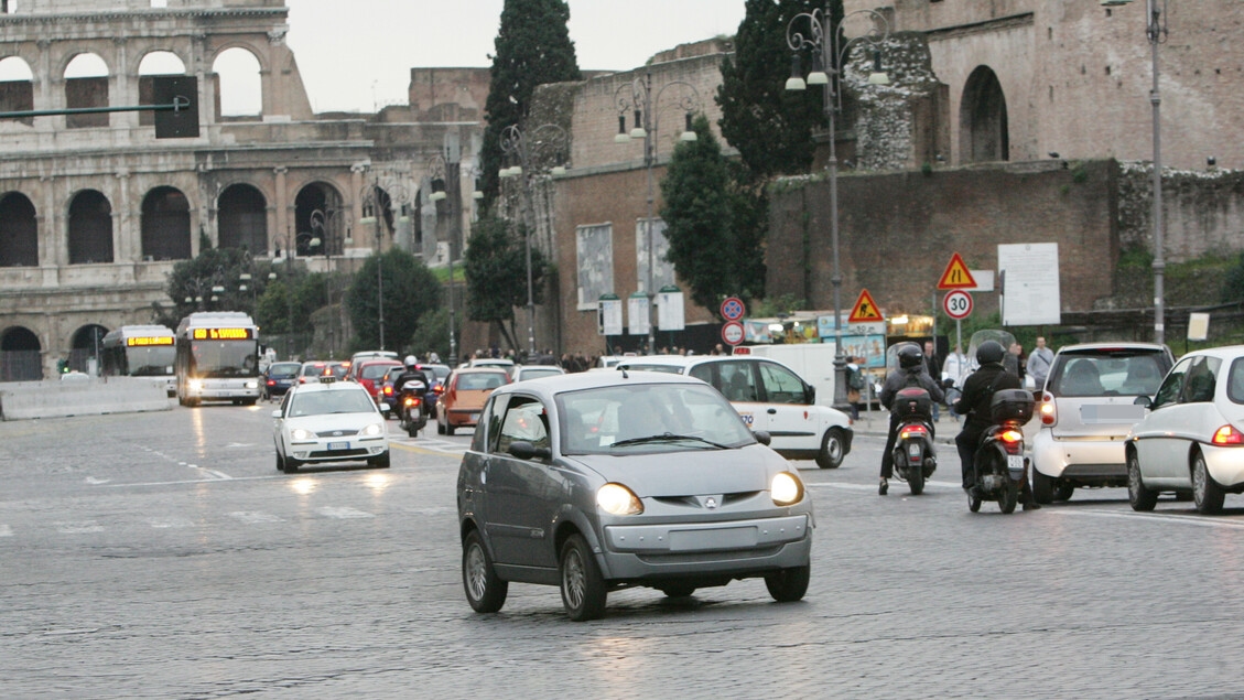 Minicar market grows by 24% annually, with electric vehicles up 59%.