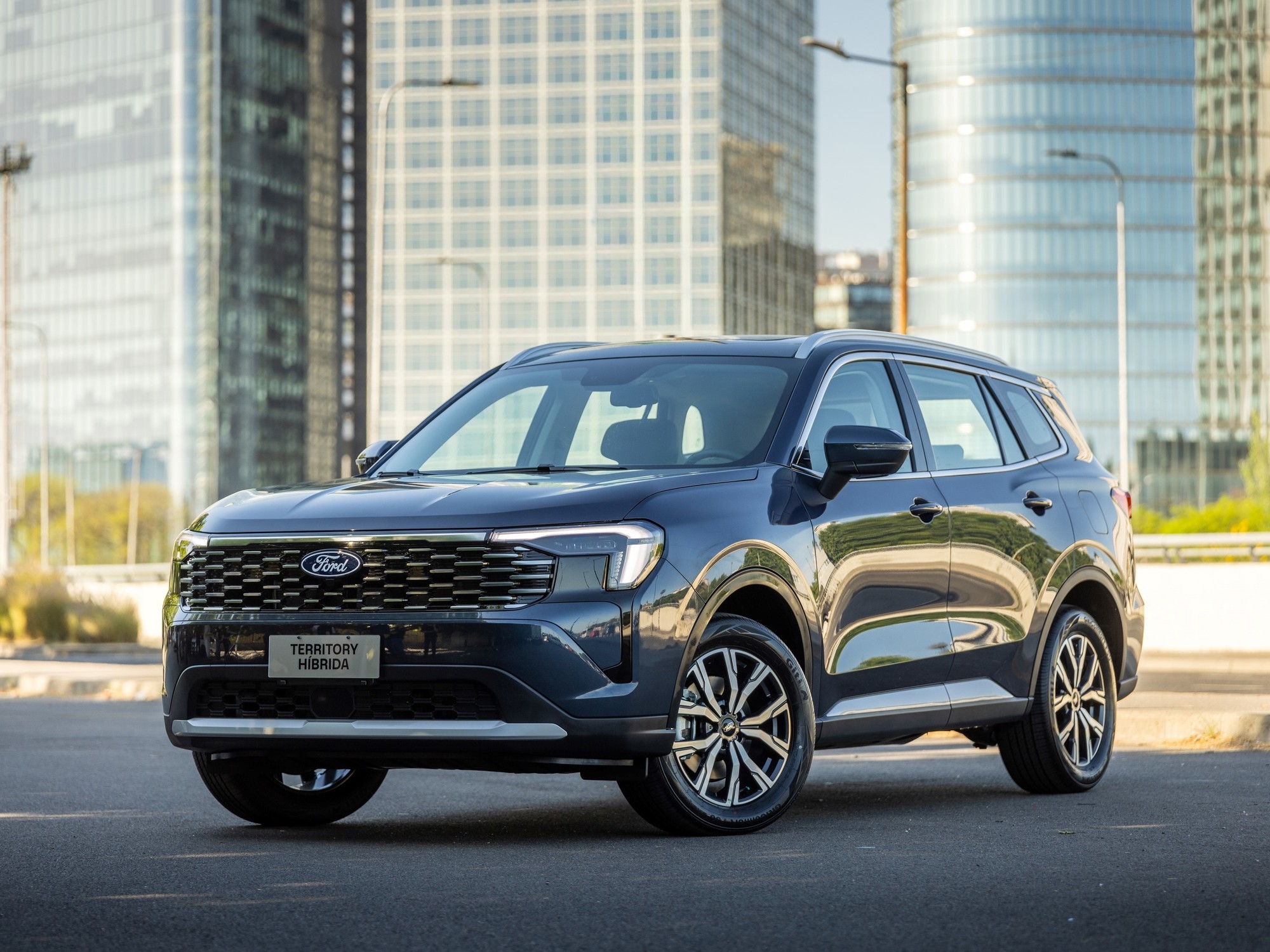 Ford launched a hybrid SUV that promises to travel 1,200 km on a single tank and arrives in the country without import duties.