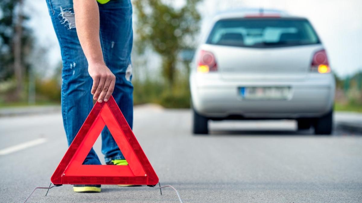 Questi sono gli unici conducenti che potranno utilizzare i triangoli di emergenza e rinunciare al lampeggiante V16 quando è obbligatorio.