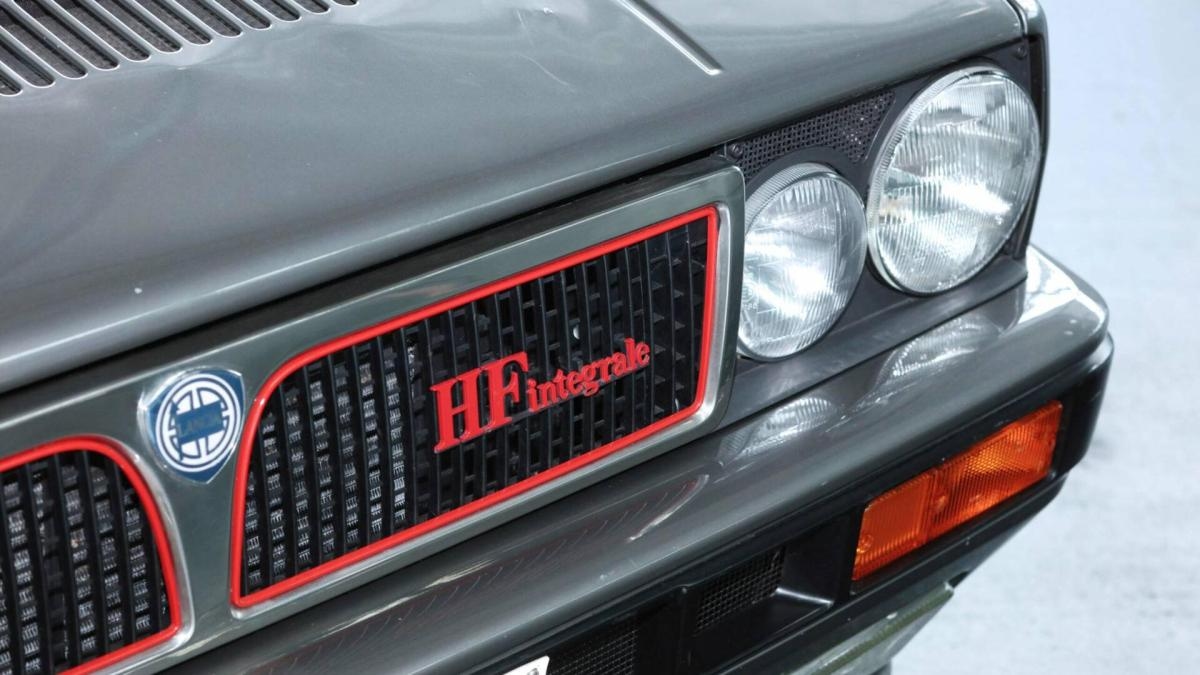 The Lancia belonging to a famous musician hated by Hitler is up for auction: forgotten in a garage for more than three decades, it is in new condition and has only 2,845 kilometers on the clock.