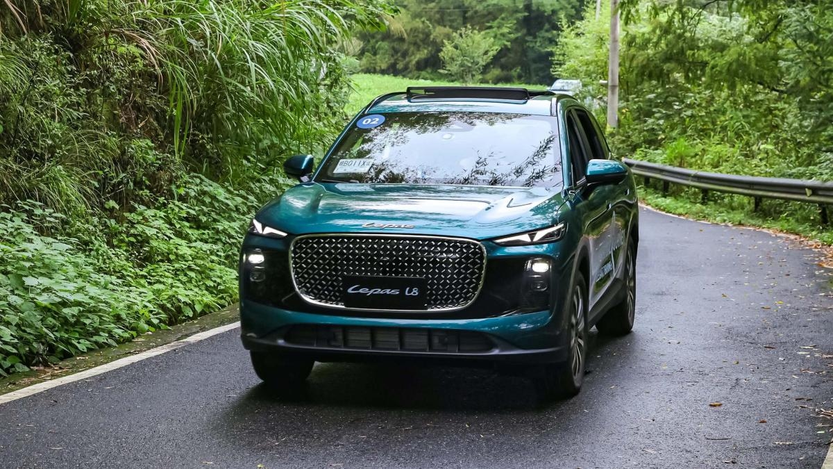 Het jongste Chinese automerk arriveert in Spanje: het is een neefje van Ebro en wil de markt veroveren met een betaalbare luxeformule.