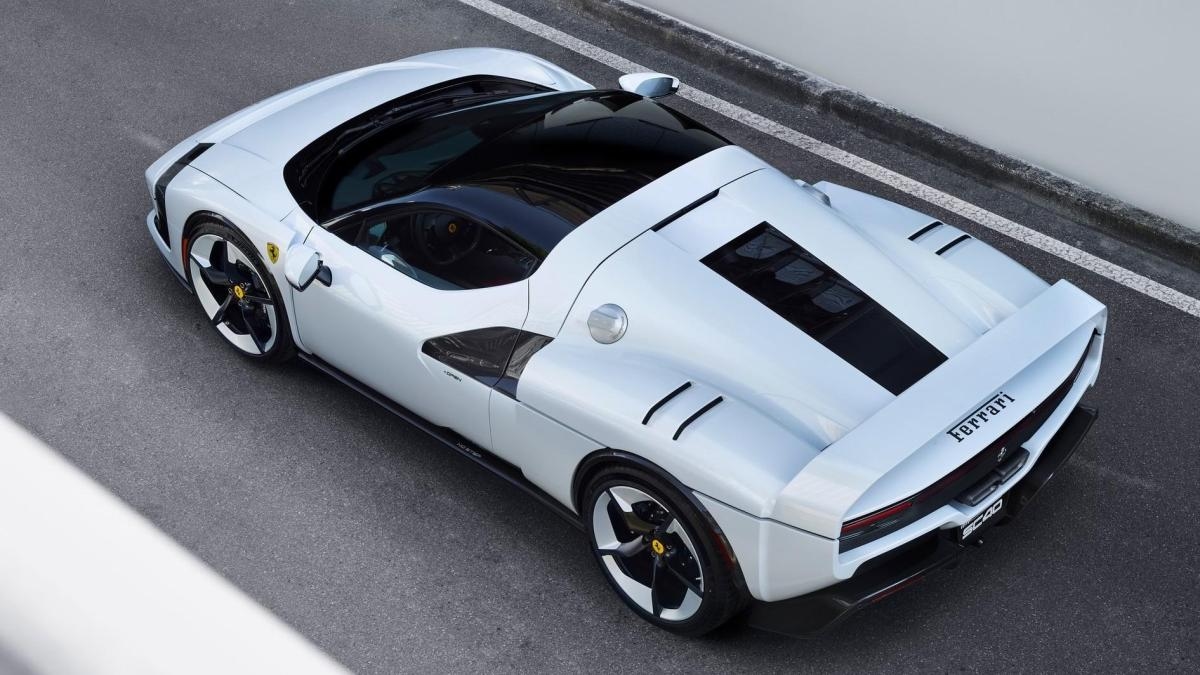 This Ferrari is unique in the world: it resurrects the eighties spirit of the legendary F40 and comes to life with the most advanced hybrid technology.
