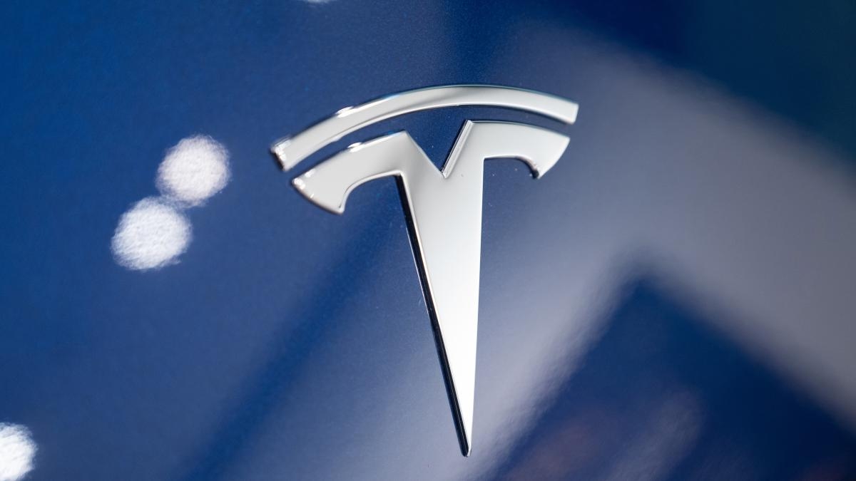 La caratteristica che le auto Tesla hanno incorporato fin dal loro inizio e che potrebbe essere sul punto di scomparire