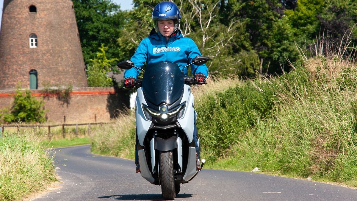 Маленькая, но большая свобода: Yamaha NMAX 125 Tech MAX — универсальный скутер для повседневного использования, проверенный временем