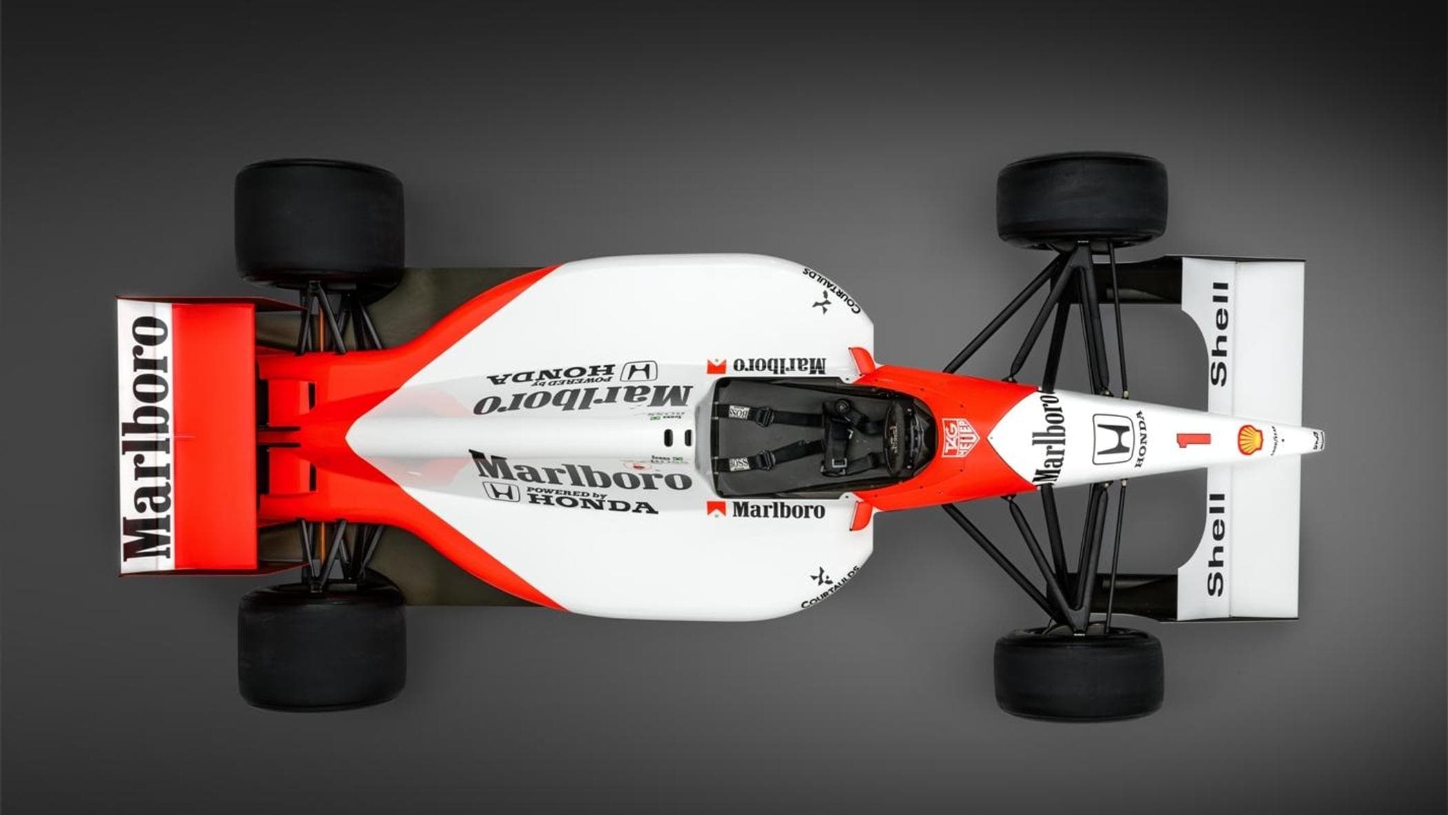 De McLaren MP4/6 waarmee Ayrton Senna de GP van Brazilië won, staat onder de hamer.